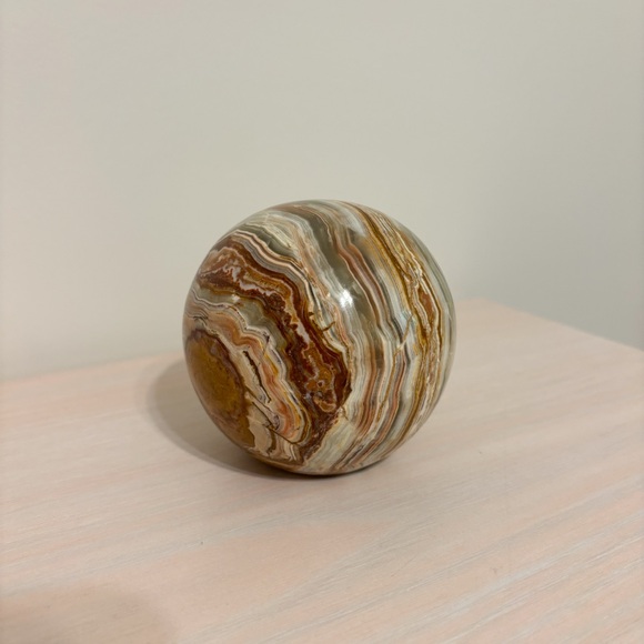 Large Onyx Sphere - Approx. 4" Diameter / 12" Circumference - Picture 3 of 7